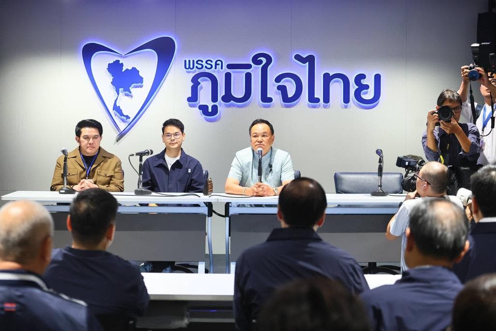 วิเคราะห์ 'ภูมิใจไทย' ชูสูตรรัฐบาลสีธงชาติ ส่งสัญญาณตัดสีเขียว